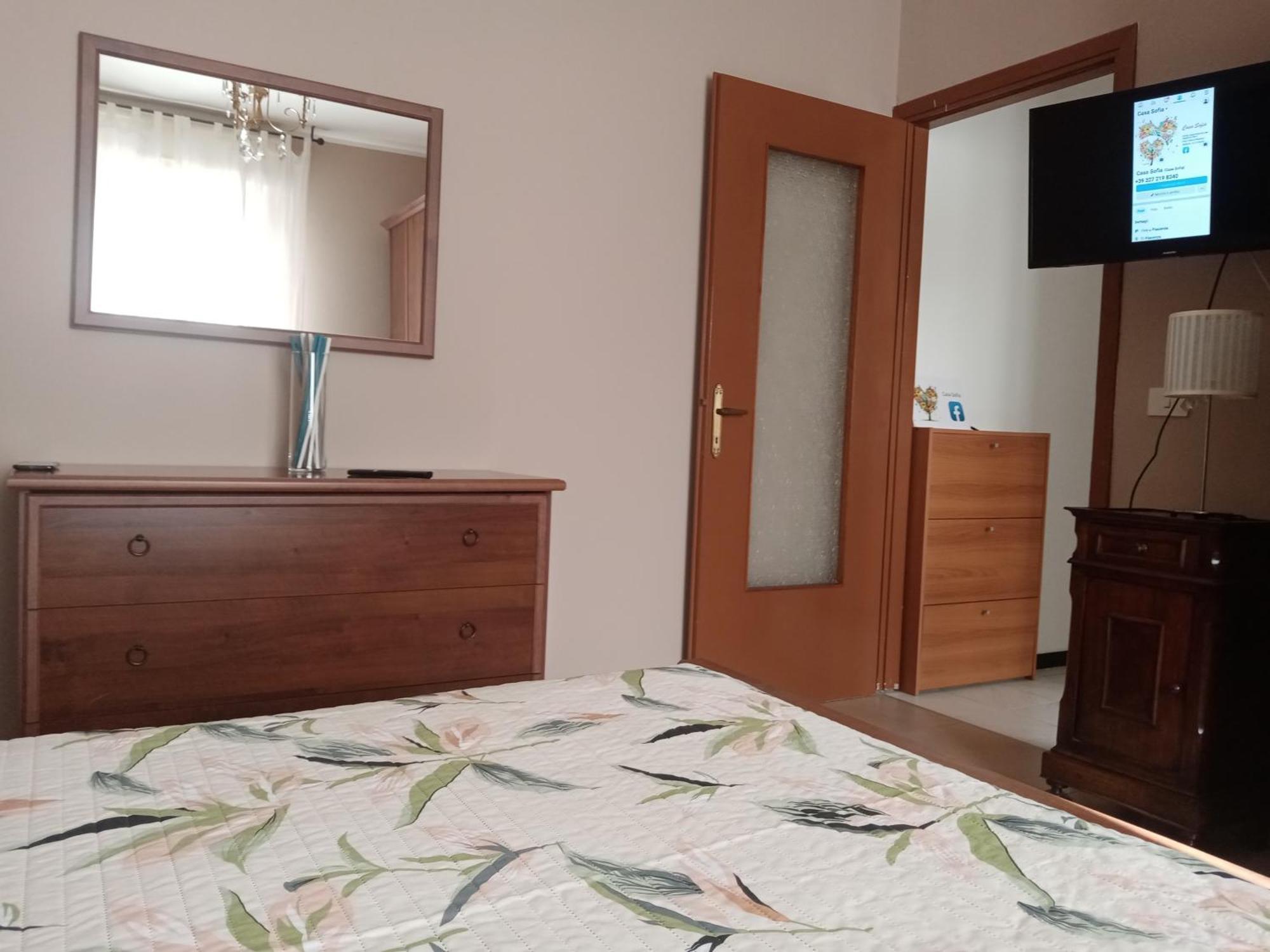 "Casa Sofia" Appartamento Raffalda Zona Clinica Piacenza Ngoại thất bức ảnh